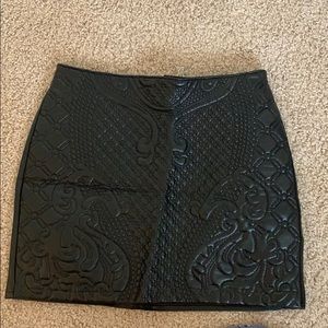 H&M divides mini skirt faux leather